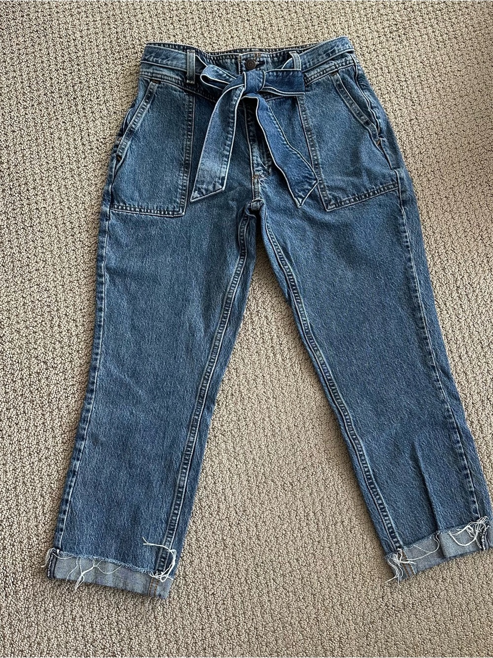 Abercrombie High-Waist Tie-Belt Women’s cropped Jeans